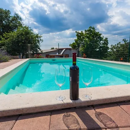 Gemuetliche Mit Privatem Pool, Klima, Wlan, Terrasse Und Grill